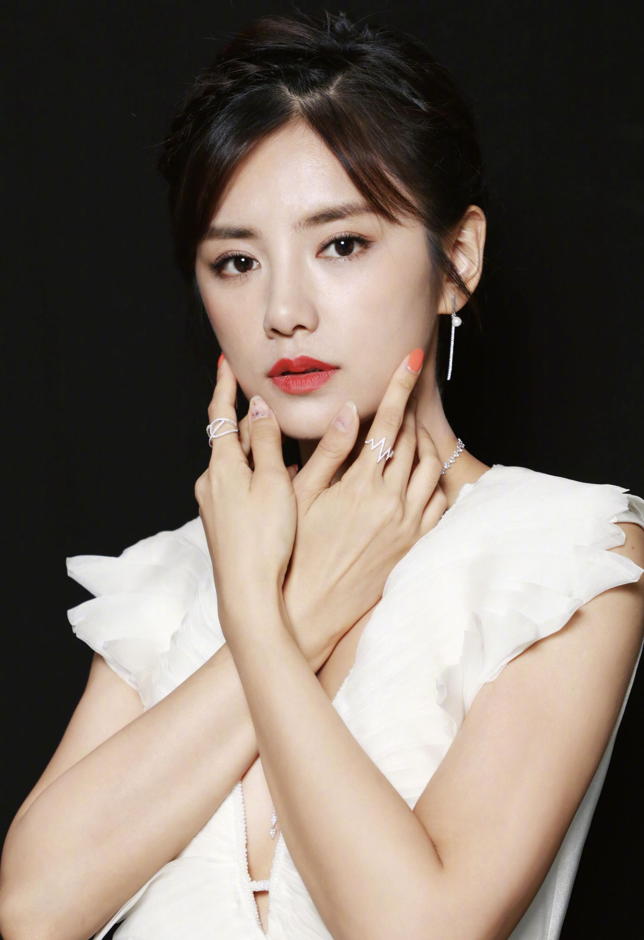 同样是称呼徐峥,伊一称叔叔,章子怡显高情商,难怪红这么久