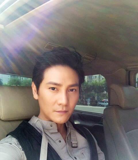 因神曲《我的滑板鞋》走红,成名后改名抛弃母亲,如今过成这样|庞麦郎