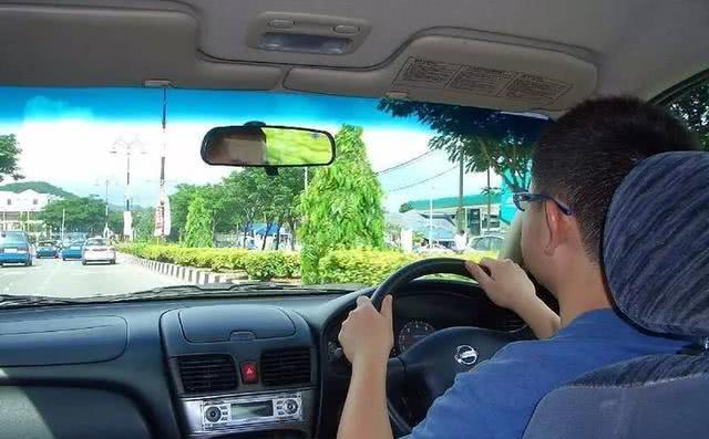 香港开车靠左,国内开车靠右,网友:珠港澳大桥上靠哪边行驶呢?