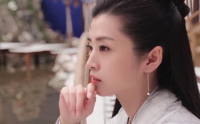 除了拍戏以外,李若嘉的感情也一直是大家关注的焦点,据悉,李若嘉的