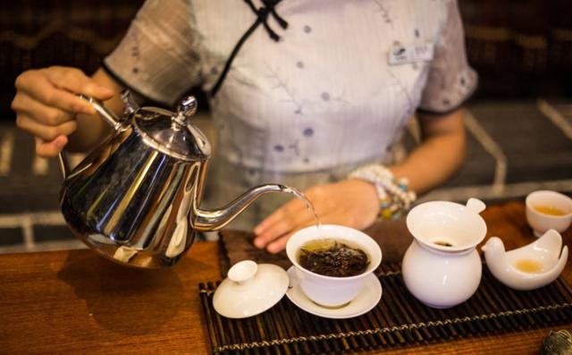 凌晨三点可以喝到现泡三炮台吗？兰州24小时上门茶服务深度解析