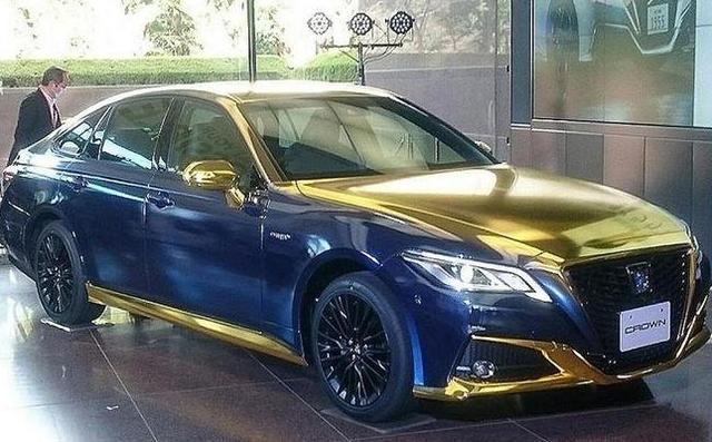 "金色"丰田皇冠现身,网友:越造越不像话,还我老皇冠!