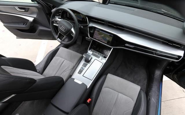 19款奥迪a6l中控台像飞机舱科技感十足