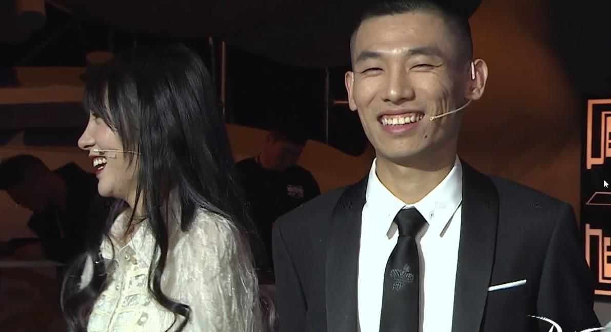 粉丝赠送旭旭宝宝一副字画网友教了一种正确的理解方式