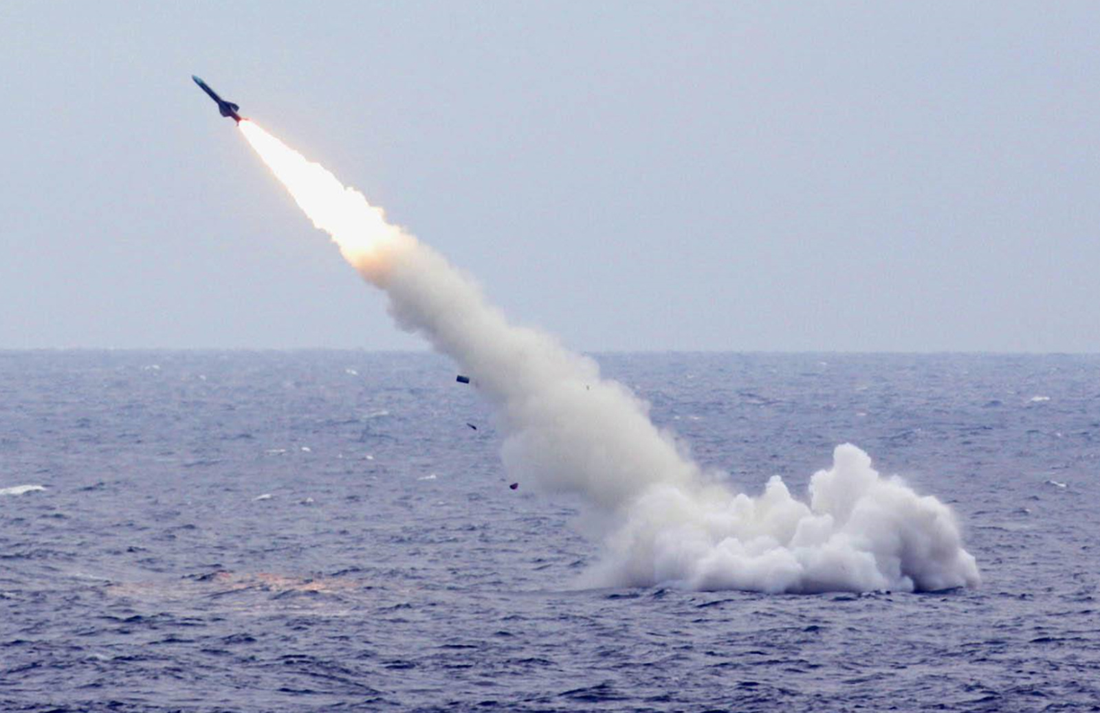 潜艇是怎么发射导弹呢这两种发射方法想必没几个人知道