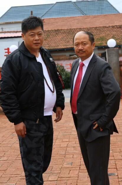 吴京为了拍攀登者太拼爬5000米雪山冻的越来越像谢广坤