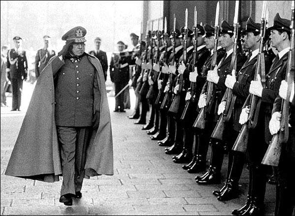 智利,巴拉圭,阿根廷的军服为什么类似于二战前的德国?