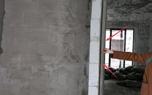 让师傅砌个单墙,可是在验收时我却傻眼了,气得我当场换人