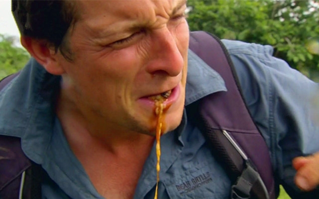 贝爷把我们骗得好惨,原来《荒野求生》是这样拍的,网友:扎心了