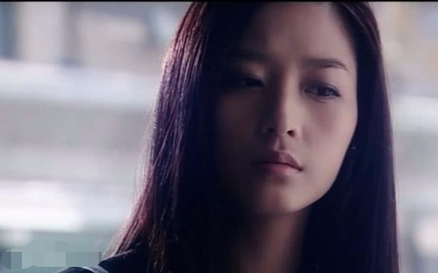 铠甲勇士:反派小姐姐很少出场,雪獒侠跟她对决时却喜欢上了她!