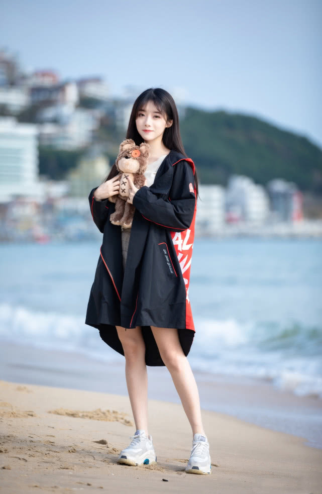 女解说小钰梦到ig两次!玩家哭诉:请为rng报仇