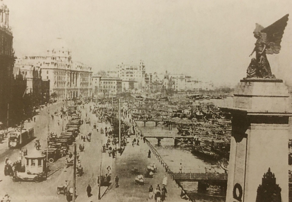 通过这一组老照片,我们可以来回顾一下这段历史中的上海滩.