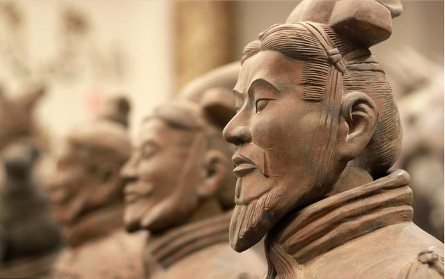 你知道秦始皇兵马俑两排俑之间的土堆为什么不挖掘，它有什么用？