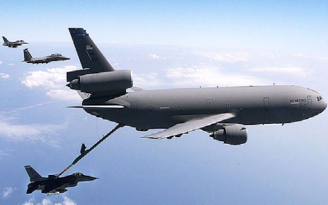 据悉,在kc-46之前,美国拥有两款加油机——kc-10和kc-135.