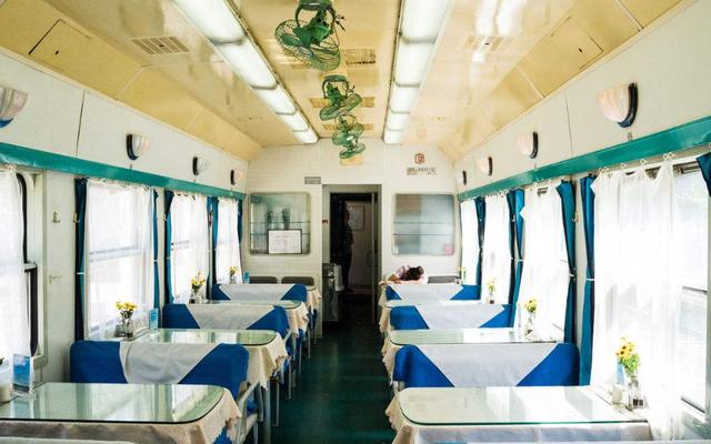 火车餐车即使空着,都坚决不让无座的乘客坐,这样合理吗?