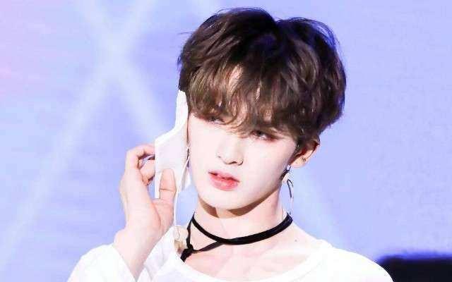 男人用化妆品叫娘,女人不用化妆品说话强硬是不是要叫她爹?