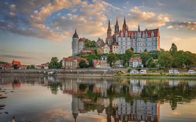 要问欧洲哪里最好玩,人们第一时间想起的不是西欧,不是北欧,而是中欧.