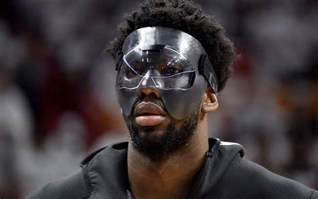 乔尔·恩比德不要指望恩比德继承汉密尔顿的衣钵,成为面具侠的接班人.