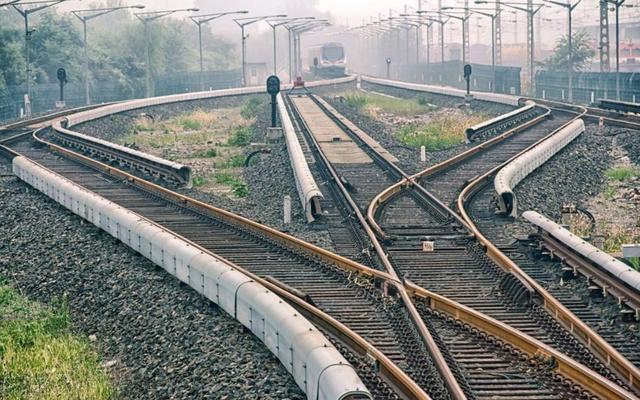 为什么高铁这么多条轨道,列车长也从来不会开错方向?涨知识了