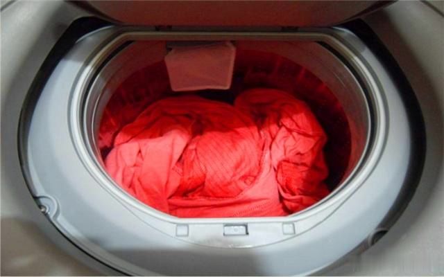 洗床单时,别着急放洗衣机里洗,里面加入一些"它",干净又杀菌