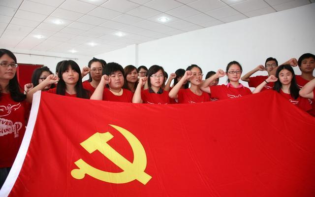 大学生为什么要入党,原来有这7点好处,以后的路会好走很多!__财经头条