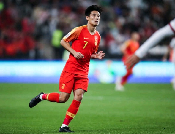 国足赛后评分:郑智6分全队最高,冯潇霆3分倒数