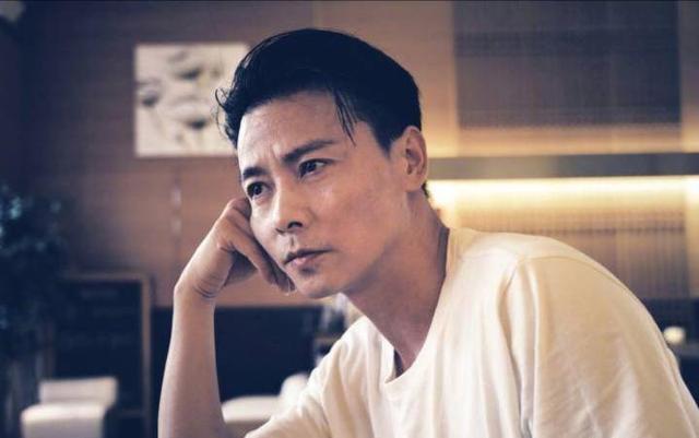 在《卧虎藏龙》中,他是杨紫琼和章子怡的专业替身;在《杀破狼2》中,他