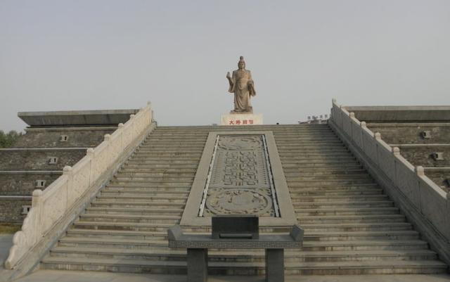 韩信墓前一副对联只有十个字,却诉尽其一生,网友直呼:真神作呀