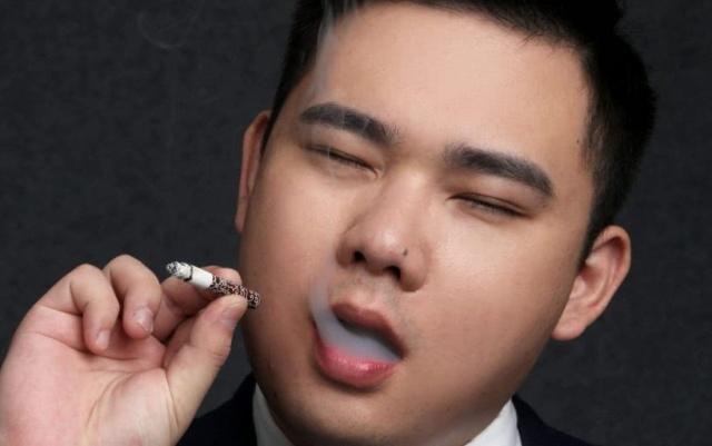 lol:工地搬砖的4个年轻人,一转眼就成了年薪千万的大主播|主播|李赣