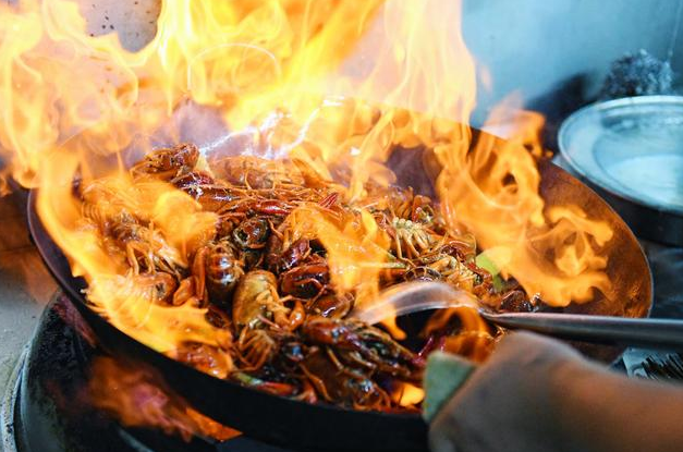 很多人炒菜都喜欢爆炒，但爆炒时调料的放法都没有放对