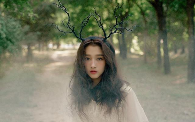 关晓彤在京圈资源充足,原来她是格格,你们怎么看?