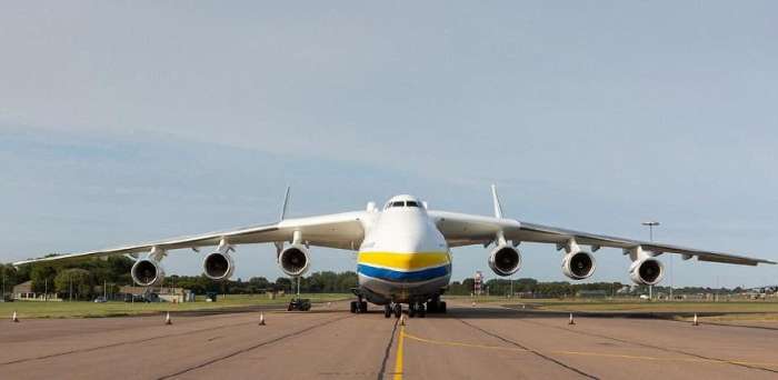 它罕见地拥有6台发动机,载重高达250吨,一次运输10辆坦克毫无问题,使