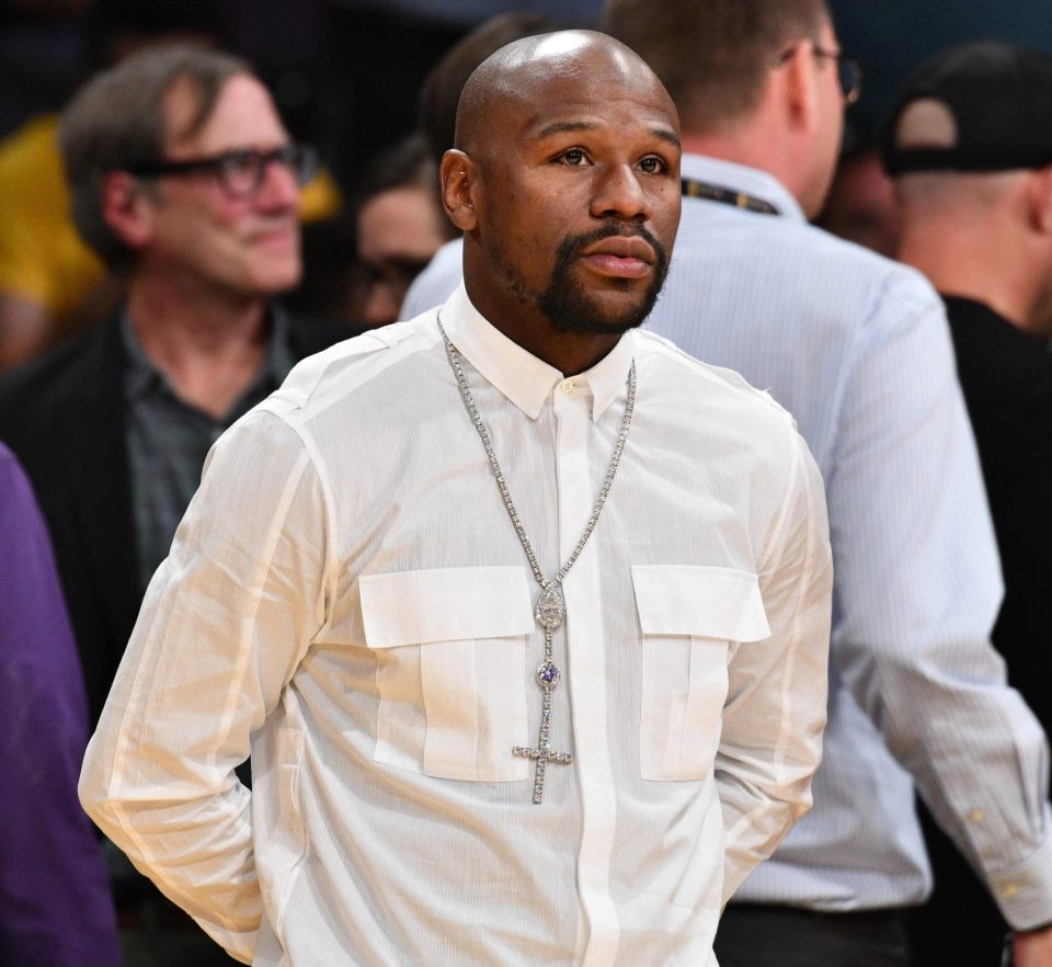 拳王梅威瑟复出有戏?日方认怂,他不急着训练,先带女友享受生活