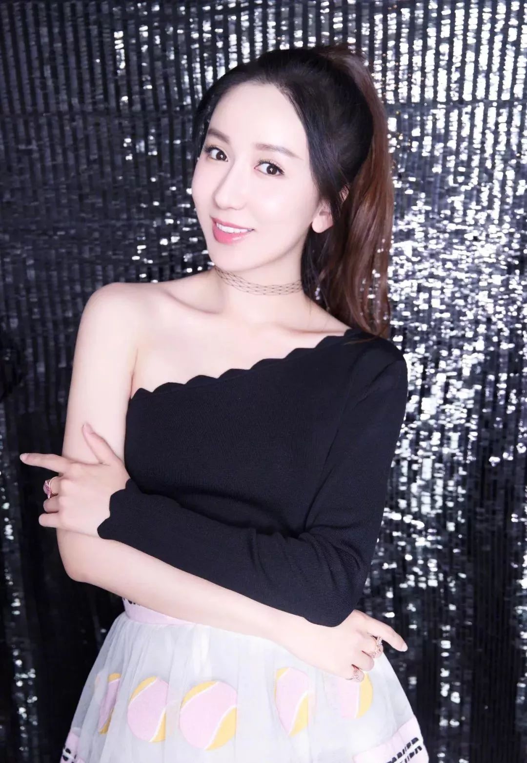 玩家捕捉又一女星,"胡一菲"王者51星段位,玩家让其带周冬雨