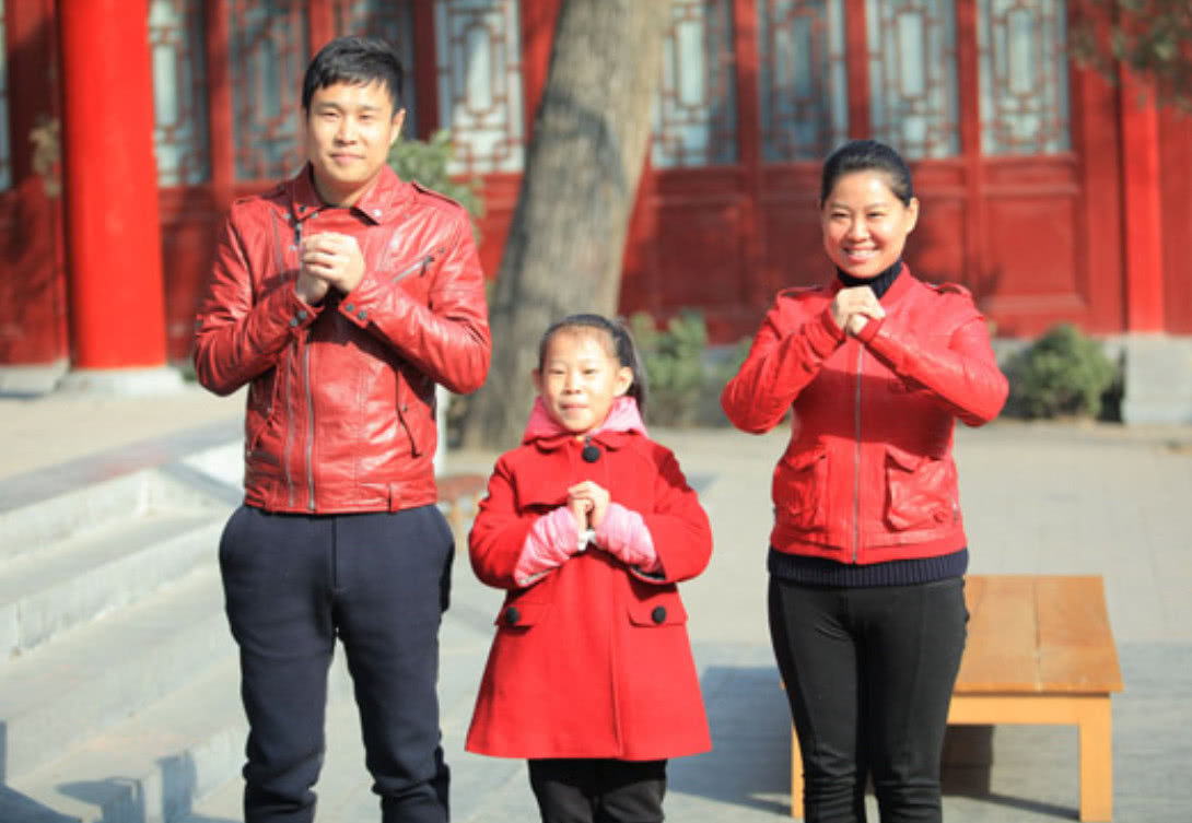38岁小沈阳一家近照,丑女丑妻"整容式"变脸,如今成这样