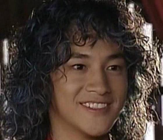 当年还嘲笑步惊云的发型杀马特呢,没想到,还挺精致男孩的.