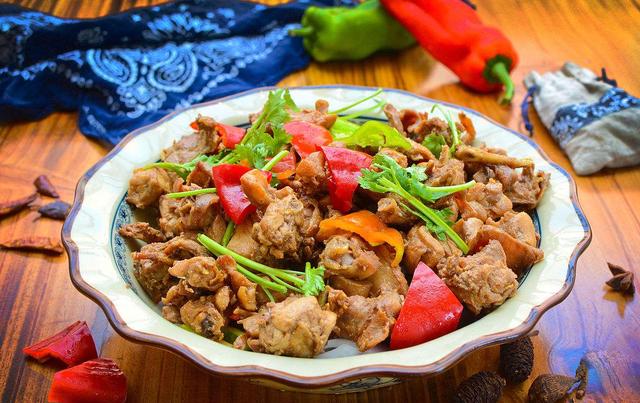 美食大厨教你:"红烧兔肉"家常做法,色泽红亮,口感质地细嫩