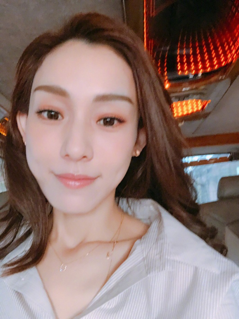 范玮琪甜美自拍曝光笑靥如花为自己打call