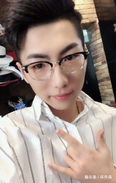 ag包子偶遇主播无双,强强对决引起网友拍手叫好|虎牙|包子|无双_新浪