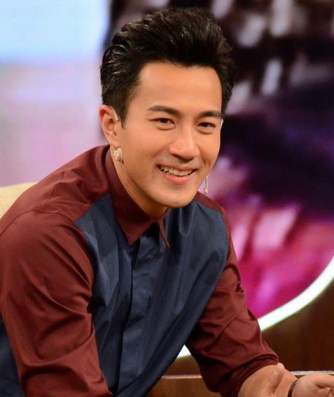 刘恺威抱女儿现身商场,陪妈妈一起逛街,网友:杨幂还是适合单身