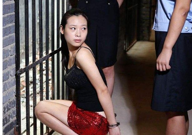 泰国一座女子监狱,犯人们穿着奇怪制服,内部暗藏"猫腻"项目