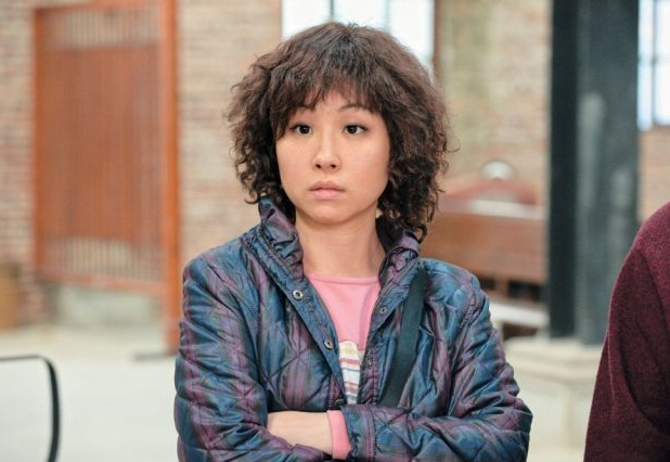 她因长得胖成为谐星,在影视剧中有很多吻戏,瘦身后撞脸另一女星