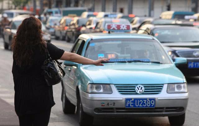 的士司机苦恼,乘客宁等半小时也不愿意坐的士,网友回复亮了