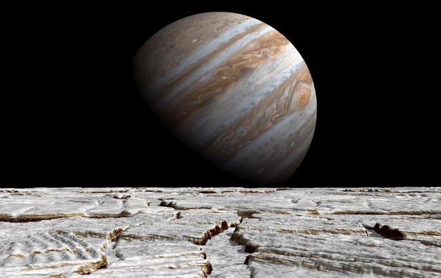 在八大行星中,木星是最有特色的一个,它有许多色彩斑斓的条带,很容易