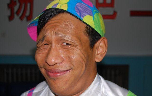 幽默笑话小侄子上一年级学校组织长跑第一名奖励50元