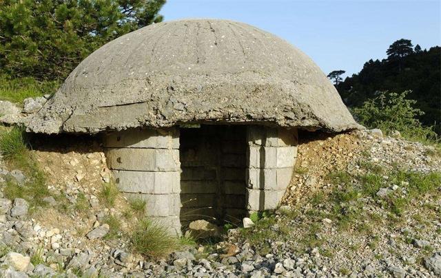 为抵御苏联入侵,用中国援建的物资,在国内修了75万座碉堡