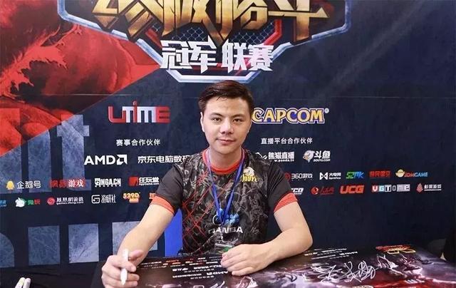 广州拳皇世界冠军!9岁称霸街机格斗界,时隔10年再夺冠