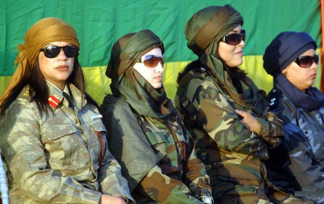 卡扎菲"妖艳女保镖"下场惨烈, 1人被活活勒死3人被当众虐杀