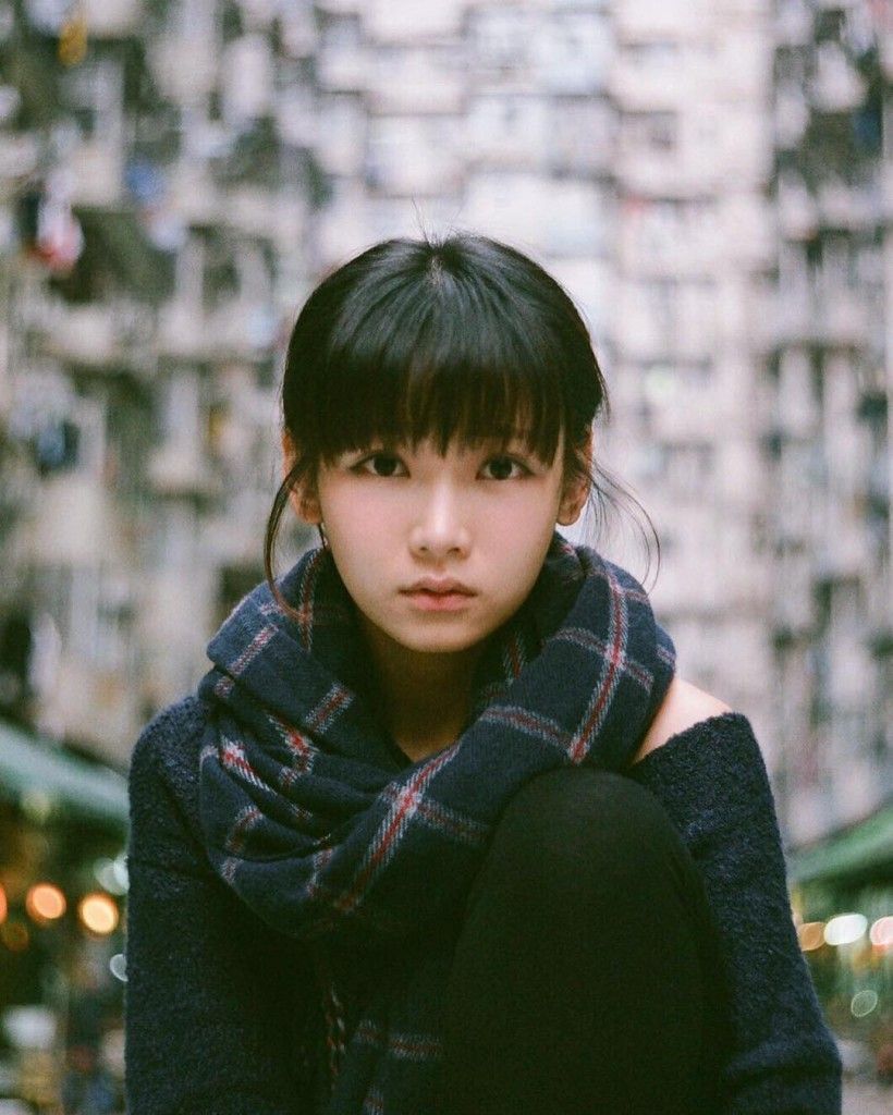 一身装束够仙气!女神简淑儿可爱表情包,强调自己纯天然!