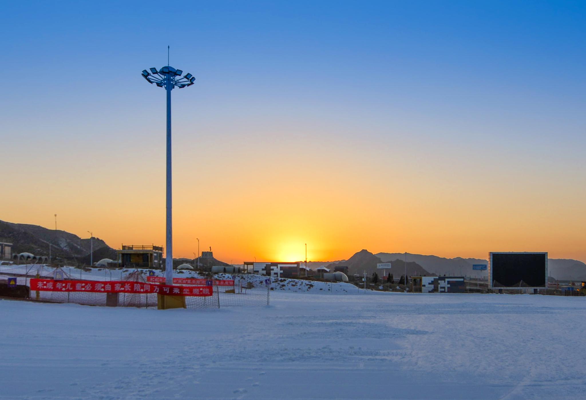 甘肃白银:悠悠黄河石林古道,欢乐激情多姿滑雪